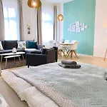 Zentrumsnahe Ferienwohnung Mit Ruhigem Balkon - \