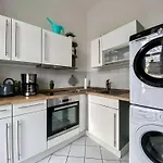 Zentrumsnahe Ferienwohnung Mit Ruhigem Balkon - \